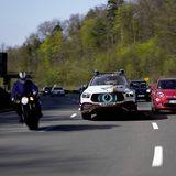 Vier Lidar-Sensoren auf dem Dach helfen beim Beobachten des Umfeld