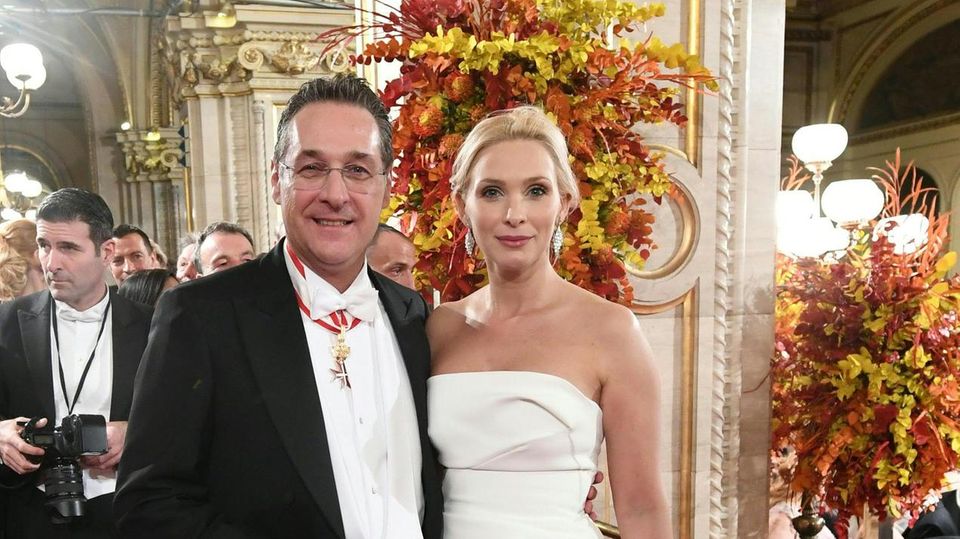 Heinz-Christian Strache und Ehefrau Philippa auf dem Wiener Opernball in die Wiener Staatsoper Heinz-Christian Strache und Ehefrau Philippa auf dem Wiener Opernball in die Wiener Staatsoper