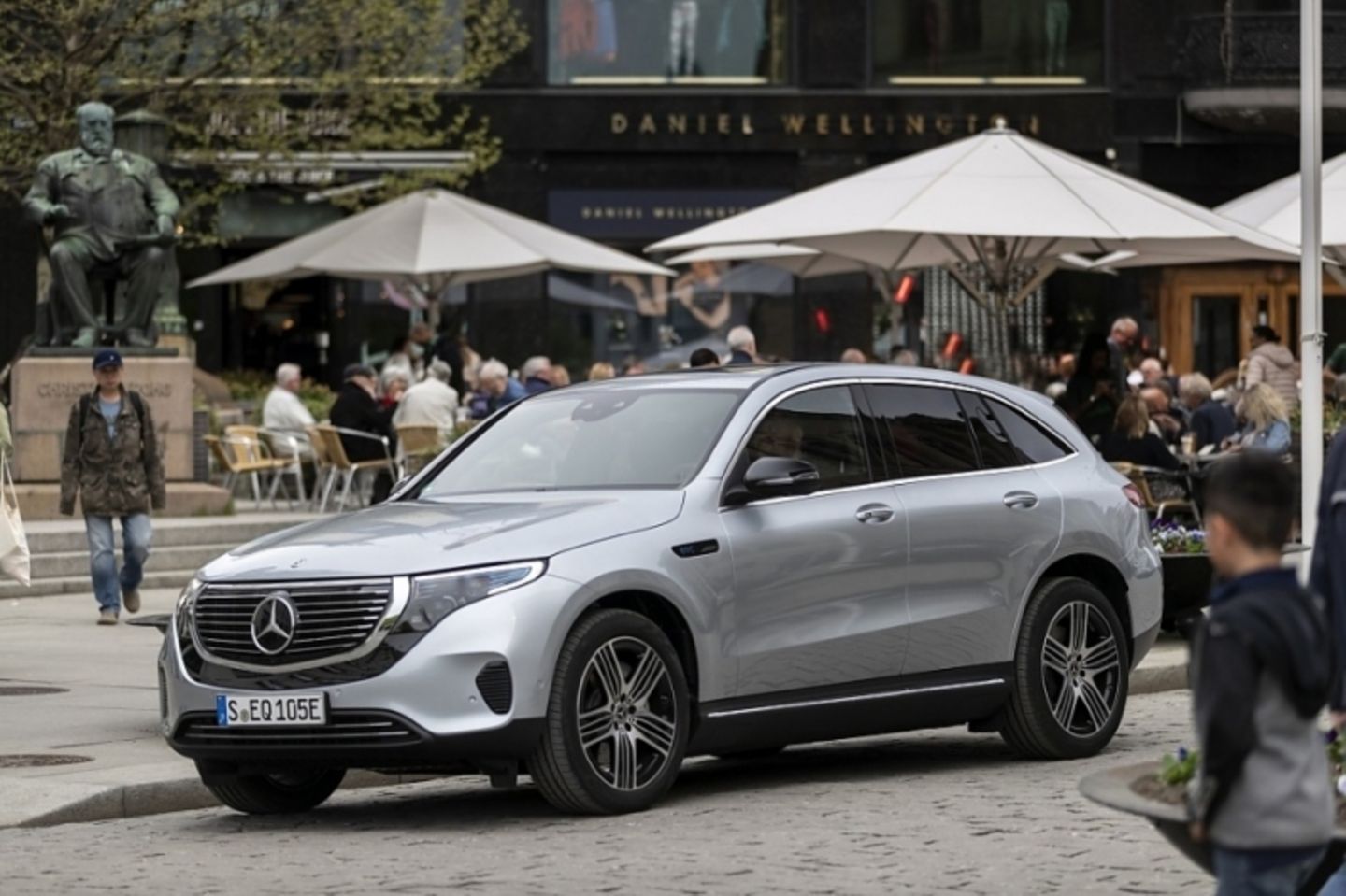 Laut Mercedes werden80 bis 90 Prozent der Ladevorgänge zuhause oder am Arbeitsplatz durchgeführt