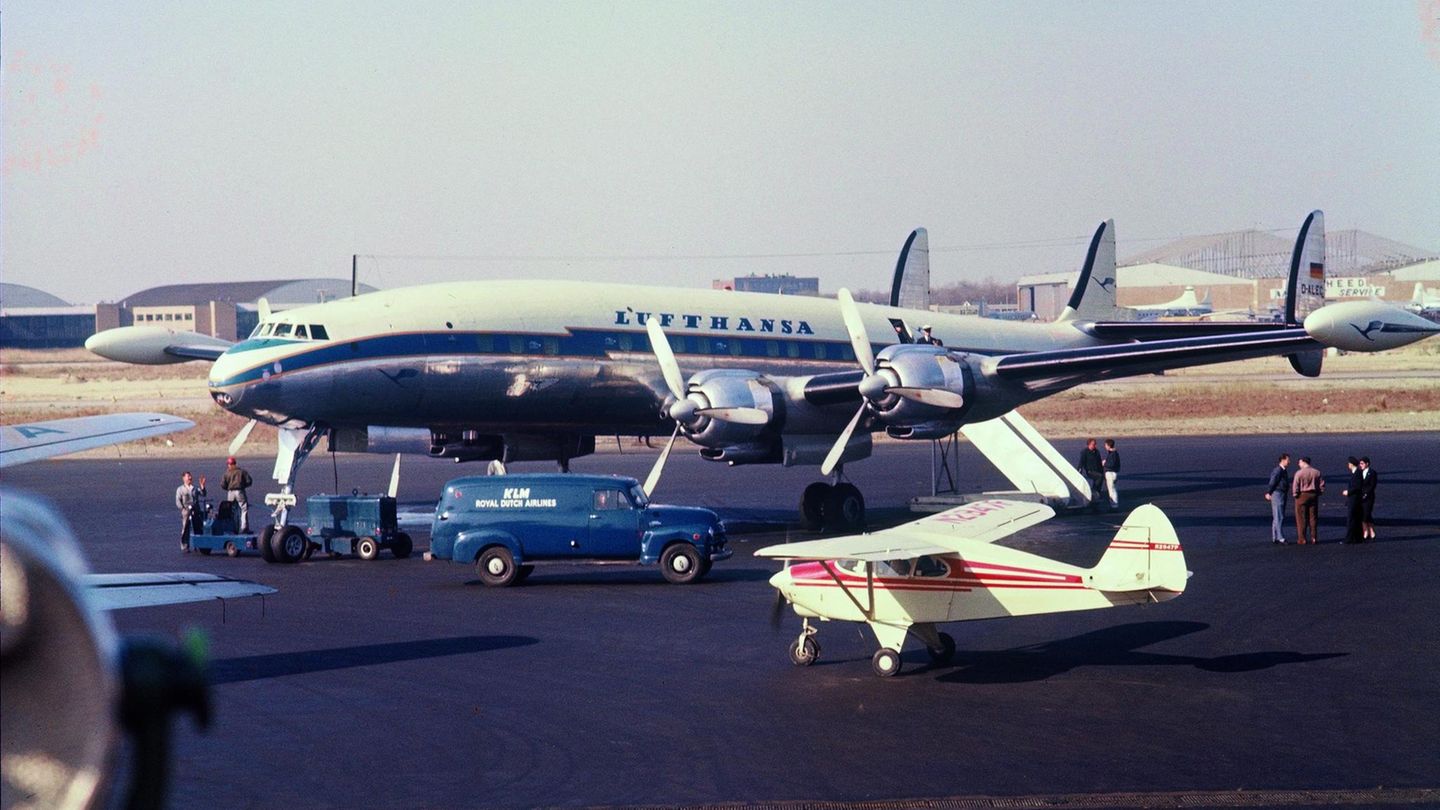 Lufthansa L-1049G auf dem Vorfeld