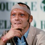 und gab bereits rund fünf Wochen später eine Pressekonferenz. Vier Tage danach feierte er beim Großen Preis von Italien sein Comeback.