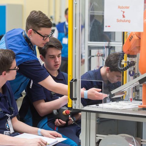 Nicht nur in der Finanzbranche können Berufseinsteiger nach der Ausbildung derzeit mit einem attraktiven Jahresgehalt rechnen.