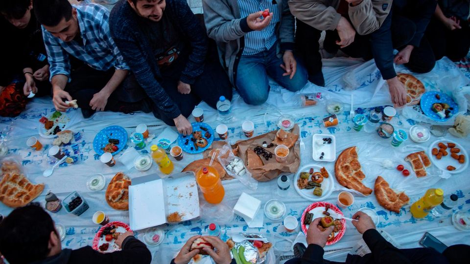 Simon Kremer - Lost in Nahost: So trinkt der Orient: Gerne und überall - nur zu Ramadan wird es schwierig