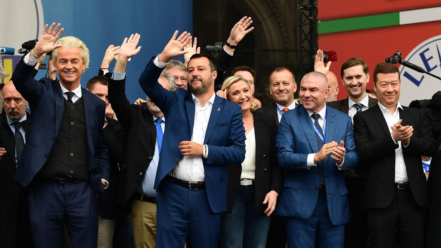Rechtspopulisten bei einer Veranstaltung in Mailand. Darunter Geert Wilders, Matteo Salvini und Marine Le Pen