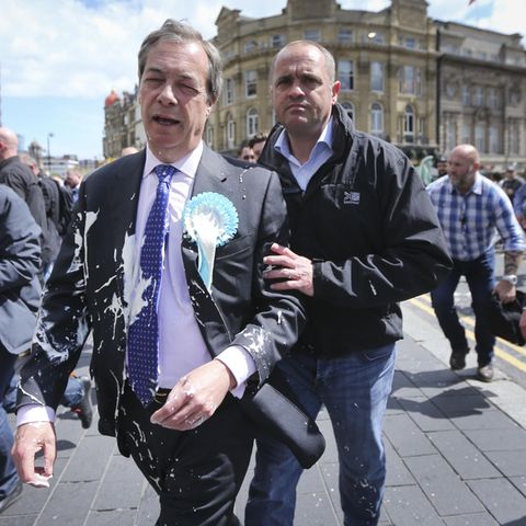 Milkshaking ist eine neue Form des Protest in Großbritannien