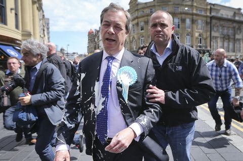 Milkshaking ist eine neue Form des Protest in Großbritannien