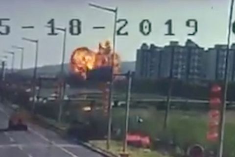 Unglück in China: Jagdbomber stürzt neben Wohngebiet ab