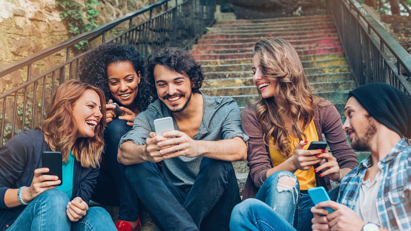 Stiftung Warentest nahm 21 aktuelle Smartphones unter die Lupe