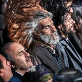 Iran / Derwisch-Tänze  Einst, so glauben die Kurden der Zagros-Berge, verheiratete der König von Bokhara seine Tochter mit dem weisen Heiligen Pir Shalyar – aus Dank für dessen Hilfe in Hungerzeiten. Bis heute feiert das Dorf Uramantakht dieses Datum, mit der Suppe Veloshin, Gebeten und ekstatischen Tänzen durch die Nacht.