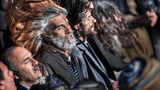 Iran / Derwisch-Tänze  Einst, so glauben die Kurden der Zagros-Berge, verheiratete der König von Bokhara seine Tochter mit dem weisen Heiligen Pir Shalyar – aus Dank für dessen Hilfe in Hungerzeiten. Bis heute feiert das Dorf Uramantakht dieses Datum, mit der Suppe Veloshin, Gebeten und ekstatischen Tänzen durch die Nacht.