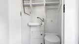Im Grand California gibt es ein WC und eine Kombi-Dusche.