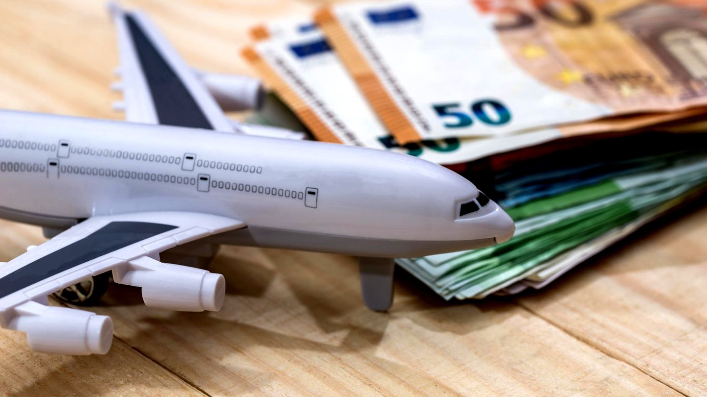 Wer einen Koffer aufgibt, muss fast immer zahlen: Billigflieger Easyjet verlangt 34,77 Euro pro Gepäckstück.