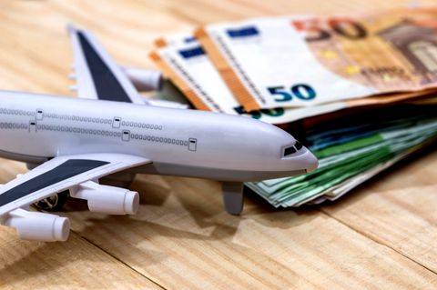 Wer einen Koffer aufgibt, muss fast immer zahlen: Billigflieger Easyjet verlangt 34,77 Euro pro Gepäckstück.