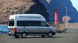 Der Grand California punktet beim Platz. Er ist besonders hoch, außerdem wurde sein Dach oberhalb der Fahrerkabine nach oben gezogen. Optisch ist das geschickt gemacht. Beim Design wurde darauf geachtet, dass das Fahrzeug nicht nach Nasenbär aussieht.
