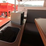 Hier fährt alles automatisch heraus.