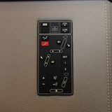 Die Sitze lassen sich automatisch verstellen.