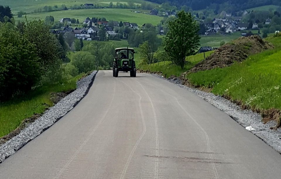 nachrichten deutschland traktorfahrer ruiniert straße