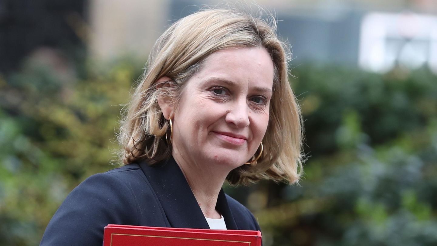 Amber Rudd lächelt