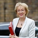 Andrea Leadsom lächelt