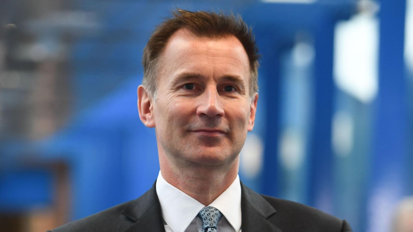 Jeremy Hunt lächelt verhalten