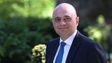 Sajid Javid lächelt