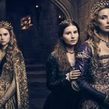 The White Princess (2017)  Mittelalter aus weiblicher Sicht. Von der BBC wurde der Kampf der Ladys als "girl-powered Game of Thrones" angekündigt.  Die Handlung spielt im 15. Jahrhundert. Am Ende der Rosenkriege soll die Ehe von Elisabeth mit Heinrich VII. den Frieden bringen, indem sie die Häuser von Lancaster und York vereint.  George RR Martin hat mehrmals darauf hingewiesen, dass die Rosenkriege "Game of Thrones" Inspiriert hätten.   Game of Thrones Faktor  Intrigen am Hof  Starke Mädchen