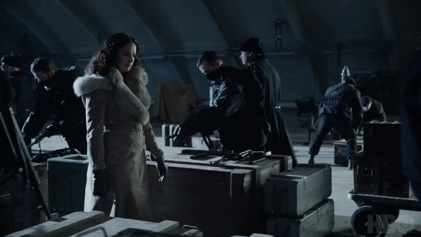 "His Dark Materials" (2019)  HBO und BBC haben gemeinsam die Fantasy-Trilogie "His Dark Materials" von Philip Pullman verfilmt. Wenn der Trailer nicht zu viel verspricht, wird die Serie weit gruseliger als GoT.  Worum geht es: Die Bücher spielen in einer alternativen Welt, in der die Seelen der Menschen andere Formen annehmen können, auch die von Dämonen. Die Bücher begleiten die 12-jährigen Lyra und ihre Mutter bei ihrer Reise durch diese Welten.  Game of Thrones Faktor   Spannung  Grusel