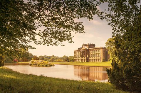 Adlard Rogers kann nun in einem Schloss ähnlich wie diesem leben. Die Abbildung zeigt Lyme Hall in Cheshire.