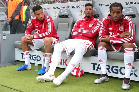 Jerome Boateng auf der Bank des FC Bayern: keine Feierlaune trotz Pokalsieg