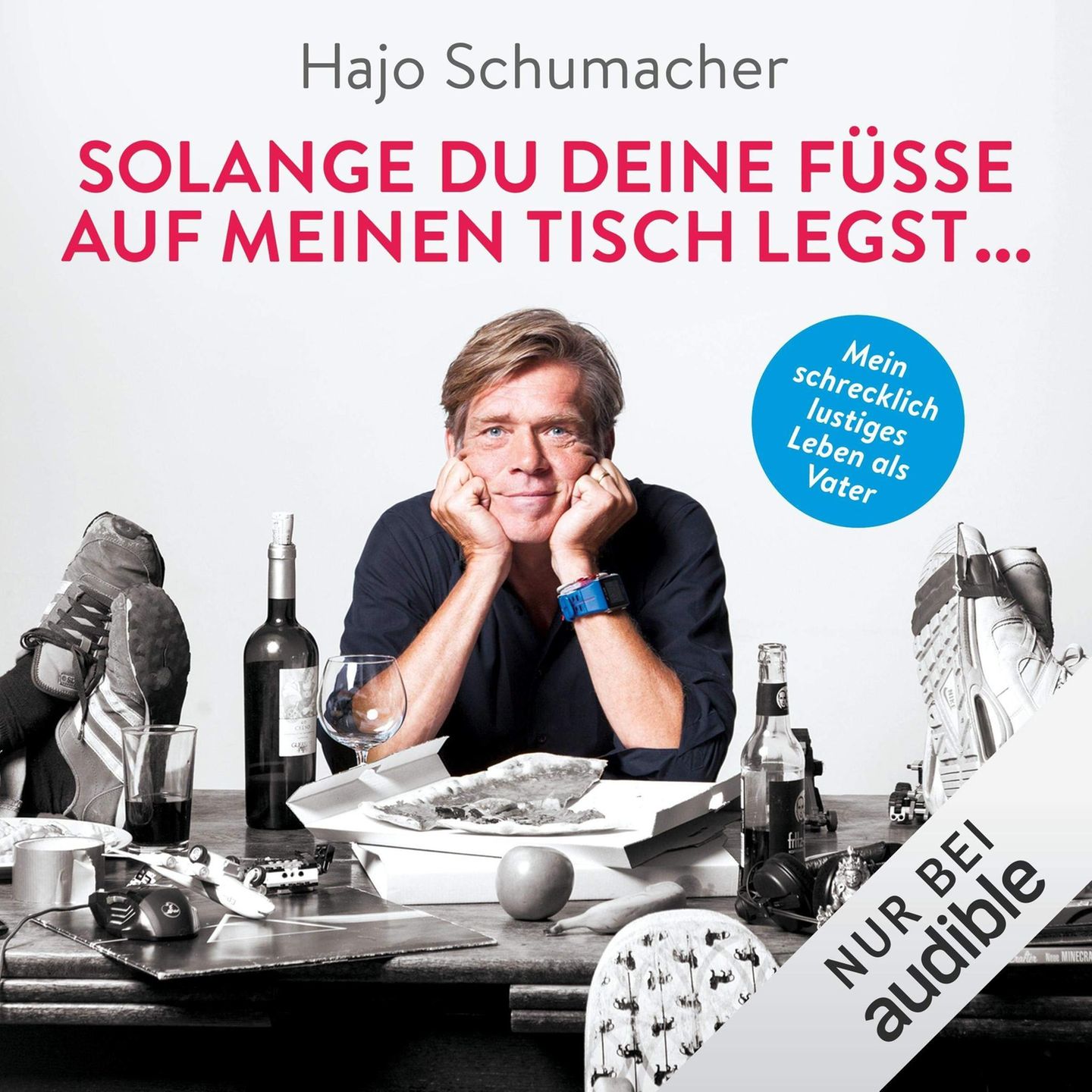 Technik, Thriller, Selbsterkenntnis: Solange du deine Füße auf meinen Tisch legst... Mein schrecklich lustiges Leben als Vater Autor und Sprecher: Hajo Schumacher Papa fühlt sich unverstanden und braucht Zuspruch? Dann ist das sein Hörbuch. Nach gut sieben Stunden weiß er: Ich bin nicht allein mit meinen Sorgen, Nöten und den wenigen Freuden. Hajo Schumacher ist bei ihm. Der ehemalige Leiter des Berliner Büros des Spiegel berichtet direkt aus seinem Familien-Wahnsinn. Sein Fazit: "Erziehung ist keine Einbahnstraße. Irgendwann kommt alles wieder zurück." Also, immer schön wachsam bleiben, Papa. Solange du deine Füße auf meinen Tisch legst... Mein schrecklich lustiges Leben als Vater Autor und Sprecher: Hajo Schumacher Papa fühlt sich unverstanden und braucht Zuspruch? Dann ist das sein Hörbuch. Nach gut sieben Stunden weiß er: Ich bin nicht allein mit meinen Sorgen, Nöten und den wenigen Freuden. Hajo Schumacher ist bei ihm. Der ehemalige Leiter des Berliner Büros des Spiegel berichtet direkt aus seinem Familien-Wahnsinn. Sein Fazit: "Erziehung ist keine Einbahnstraße. Irgendwann kommt alles wieder zurück." Also, immer schön wachsam bleiben, Papa.