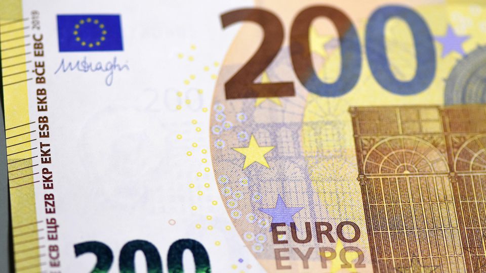 Neue Euro-Scheine da: So sehen Hunderter und Zweihunderter nun aus Neue Euro-Scheine da: So sehen Hunderter und Zweihunderter nun aus