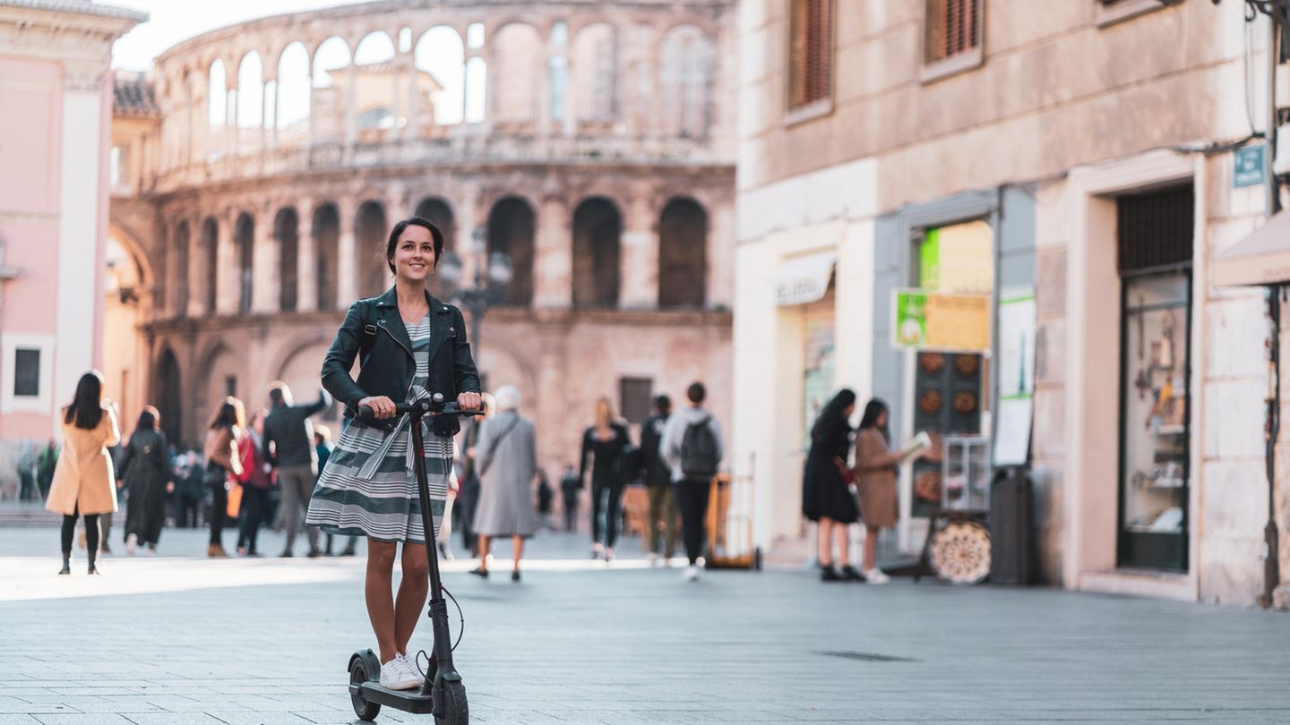 E-Scooter kommen bei den Leuten so gut an, dass sie auf das Auto verzichten. Eigentlich sollte das kein Problem sein, sondern begrüßt werden.