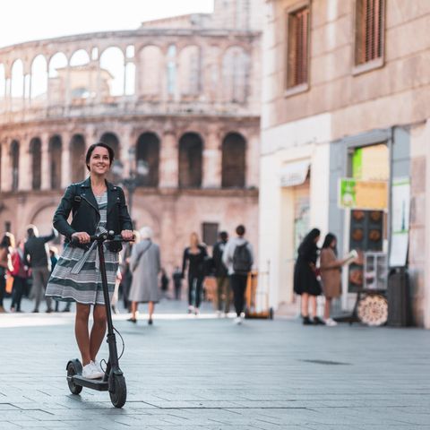E-Scooter kommen bei den Leuten so gut an, dass sie auf das Auto verzichten. Eigentlich sollte das kein Problem sein, sondern begrüßt werden.