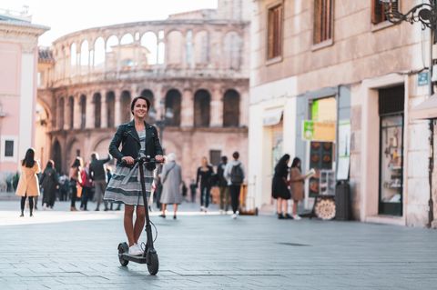 E-Scooter kommen bei den Leuten so gut an, dass sie auf das Auto verzichten. Eigentlich sollte das kein Problem sein, sondern begrüßt werden.