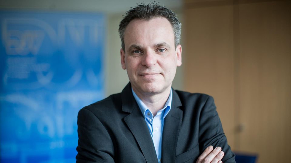 Frank Überall ist Vorsitzender des Deutschen Journalisten-Verbandes Frank Überall ist Vorsitzender des Deutschen Journalisten-Verbandes