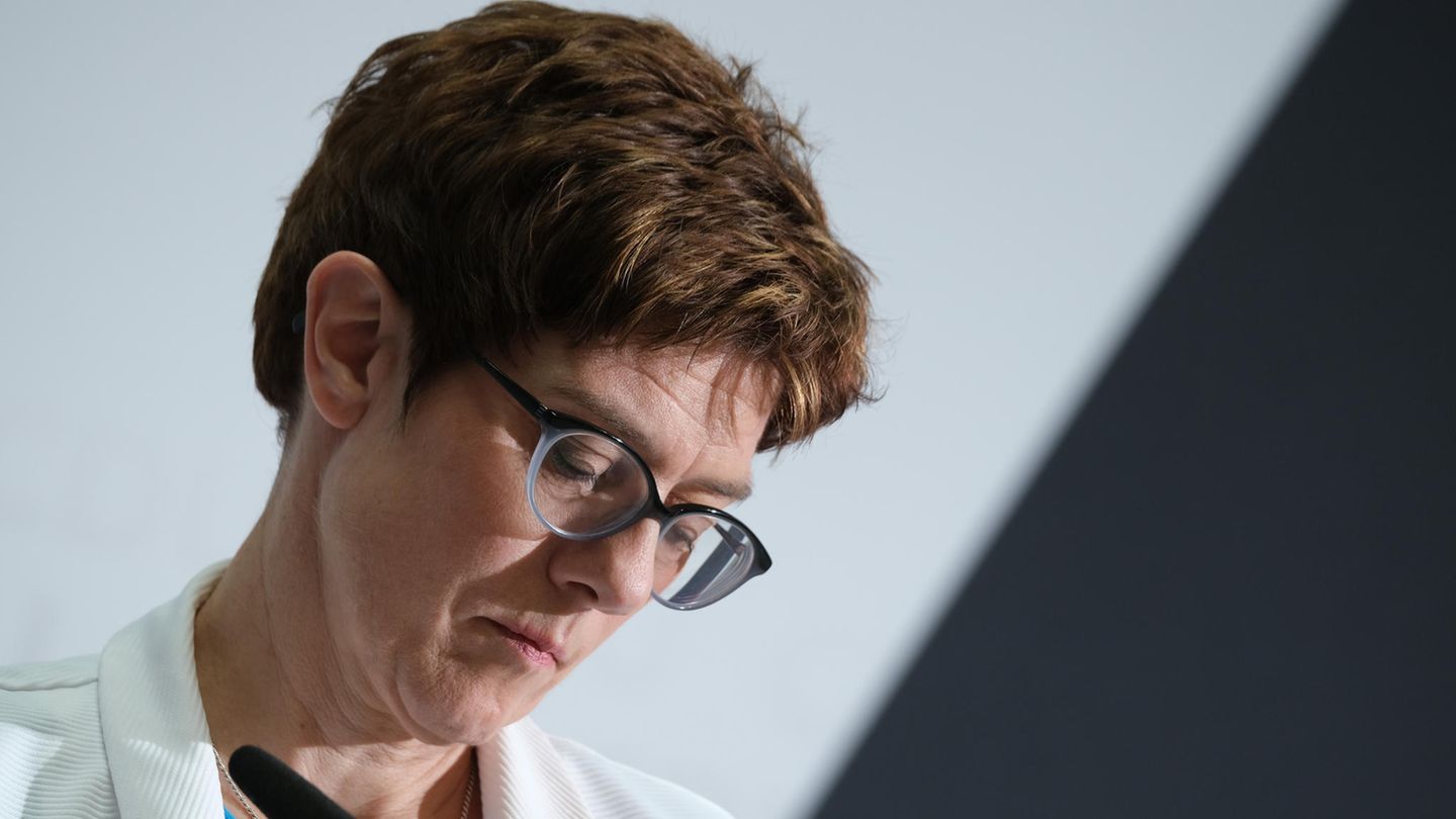 Kommunikations-Gau: Annegret Kramp-Karrenbauer hat sich mit ihrer Äußerung zum Video von Youtuber Rezo erneut in die Nesseln gesetzt