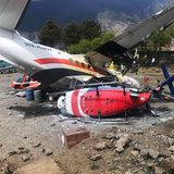 Erst Mitte April war es in Lukla beim Start einer Propellermaschine vom Typ Let L-410 der Summit Air zu einem tödlichen Unglück gekommen, als diese in einen abgestellten Hubschrauber raste.