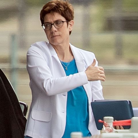 Annegret Kramp-Karrenbauer unter Beschuss nach Angriff auf Meinungsfreiheit