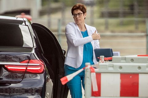 Annegret Kramp-Karrenbauer unter Beschuss nach Angriff auf Meinungsfreiheit