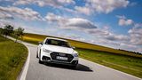 Dank der Hinterachslenkung kommt der Audi S7 Sportback TDI erstaunlich agil um die Kurven