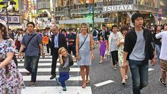 Max und Janina auf einer Straße in Shibuya, einem Stadtteil Tokyos
