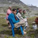 Verschnaufpause für die einheimischen Träger im Lager am Nanga Parbat in Pakistan.