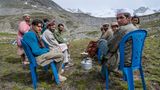 Verschnaufpause für die einheimischen Träger im Lager am Nanga Parbat in Pakistan.