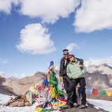 Im Vorfeld der Operation fragte ihn ein Arzt, was er mit dem neuen Herz machen wolle. Auf das Ettaler Mandl klettern, antwortete Nimmesgern ganz bescheiden. Bei dem Mandl handelt es sich um einen einfachen Voralpengipfel nahe Oberammergau.  Doch es sollte anders kommen: Nimmesgern erholte sich von der Operation überraschend schnell und kann heute wieder auf fünftausend Meter hohen Pässen wandern. Das Bild zeigt ihn zusammen mit seiner Frau im Himalaya am Kang La.  Der Fotograf achtet heute mehr auf seine Gesundheit und befolgte auch den Rat seines Arztes, langsam zu gehen: "Ich konnte das ästhetische Zusammenspiel zwischen der Schönheit der Landschaft und der Architektur der kleinen Dörfer viel besser genießen."