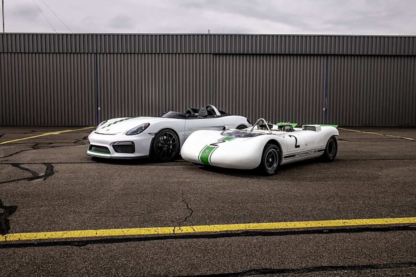Der Porsche 909 Bergspyder und Porsche 981 Bergsypder im Formationsflug
