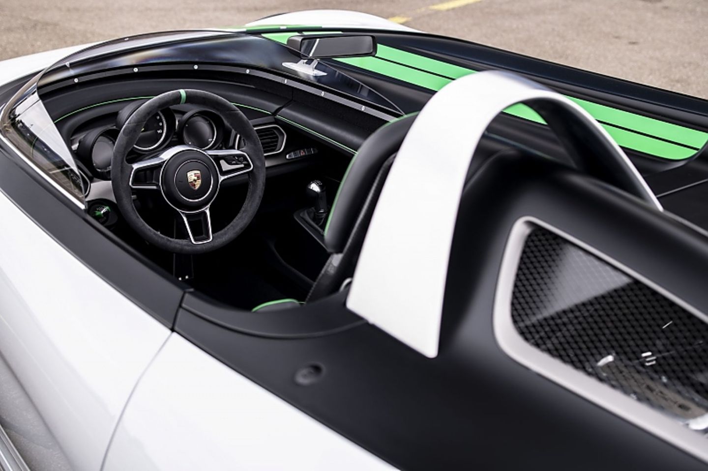Im Cockpit ist nur für eine Person Platz