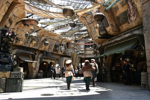 "Galaxy Edge" in Disneyland: So sieht es in Disneys eine Milliarde Dollar teurer Star-Wars-Welt aus