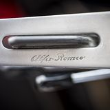 Dieser Knopf löst die Hupe aus