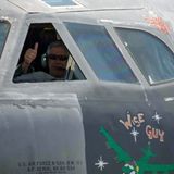 Colonel Robert Burgess bei der geglückten Landung.