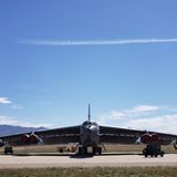 Aus der Ferne sieht die B-52 sehr gut erhalten aus.